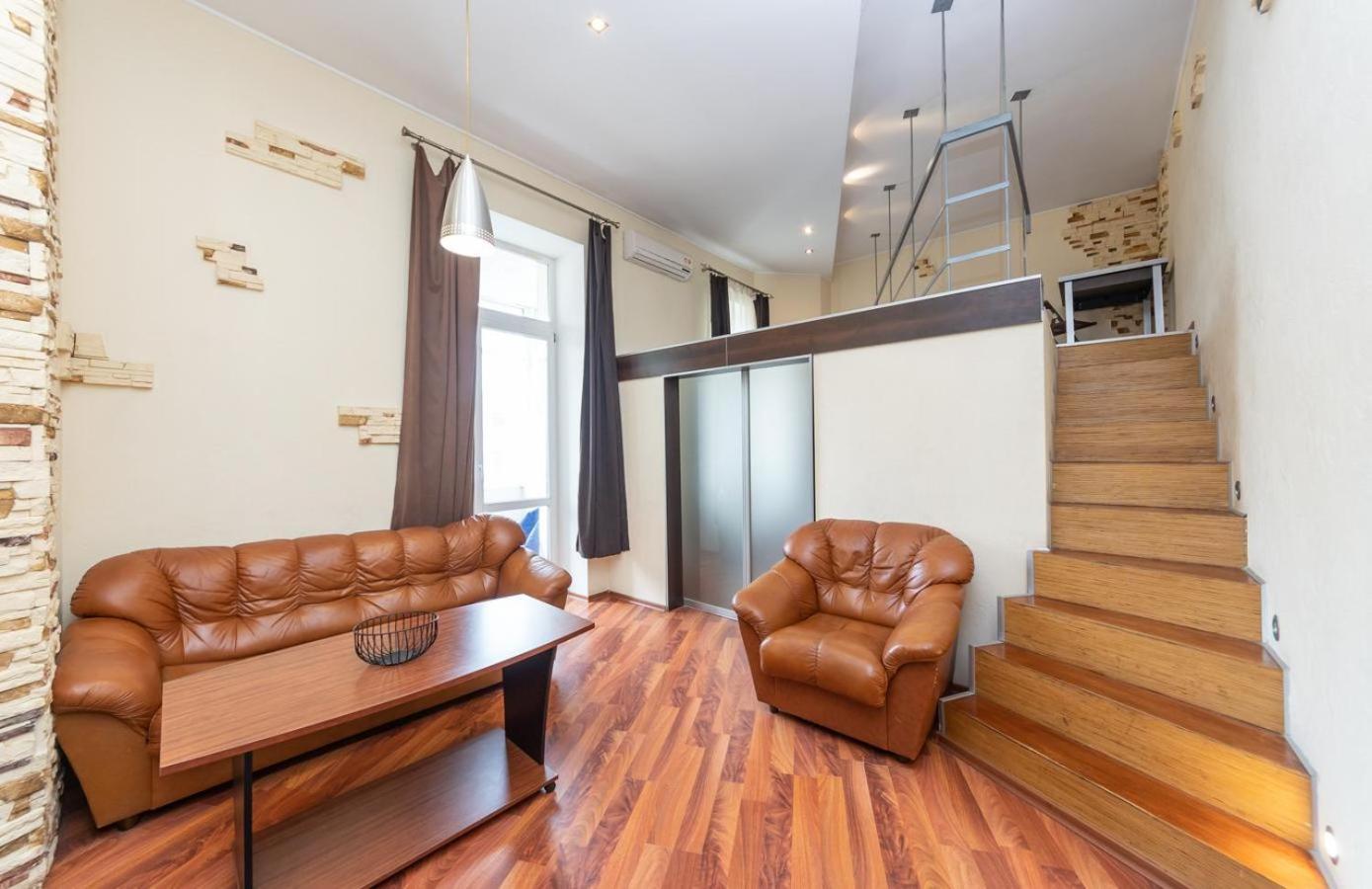 Comfortable On Mikhaylovskiy Lane Apartment Kyiv