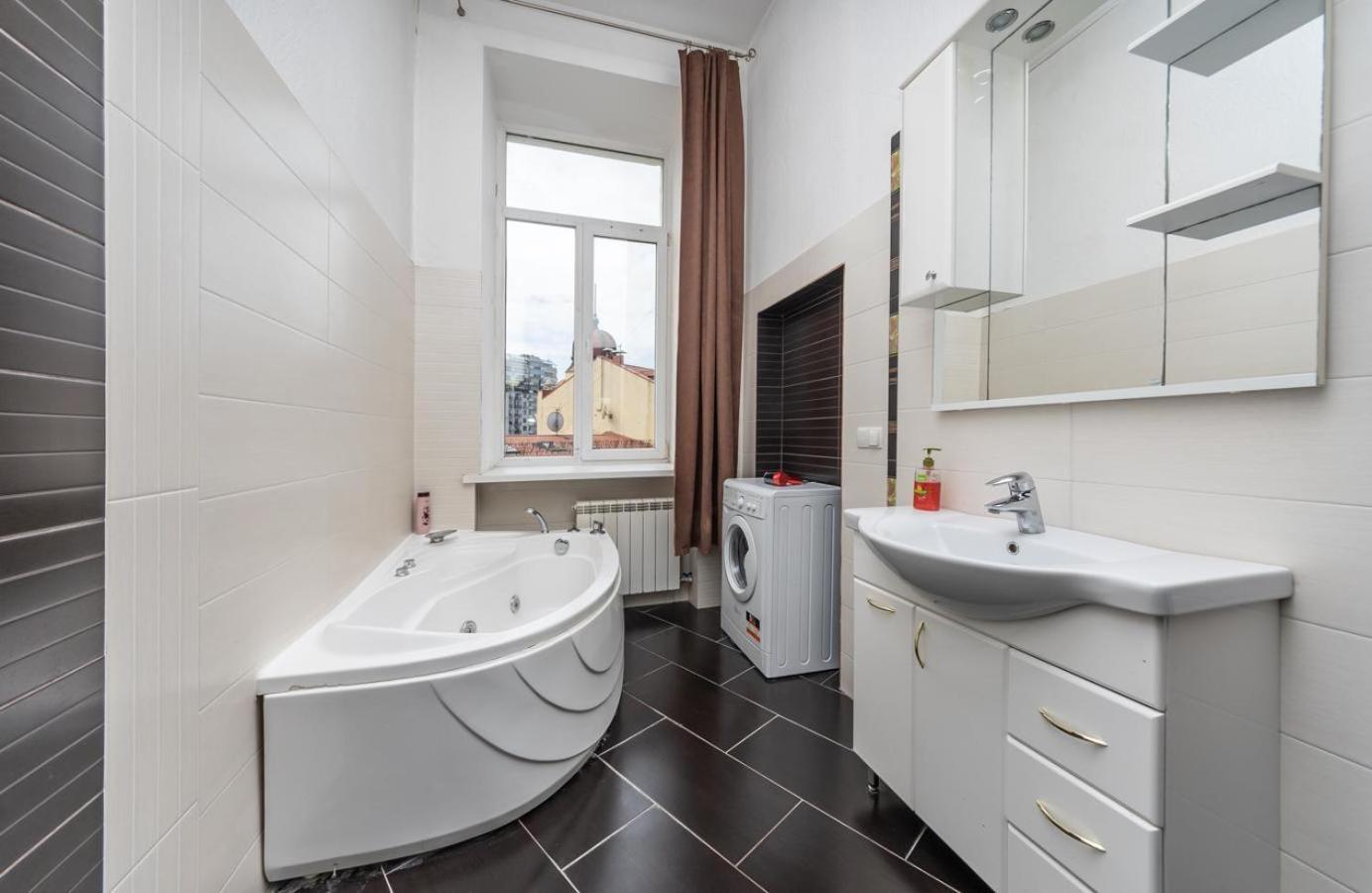 Comfortable On Mikhaylovskiy Lane Apartment Kyiv